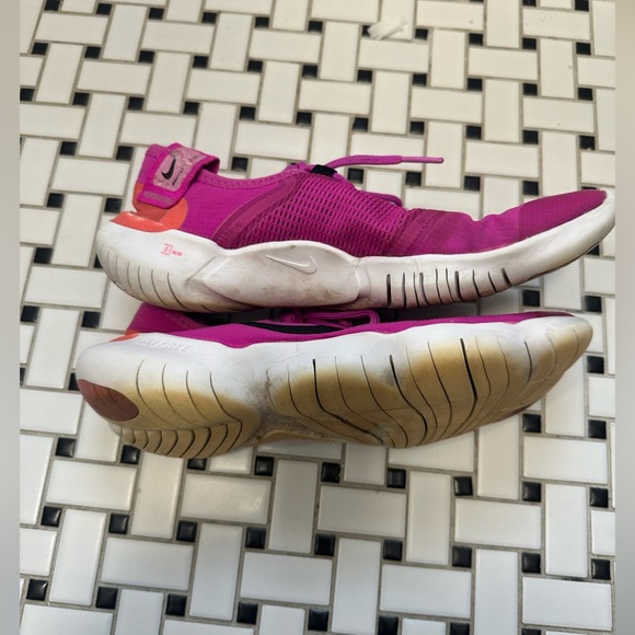 Nike Fuchsia and Black Running Shoes - Picture 2 of 6